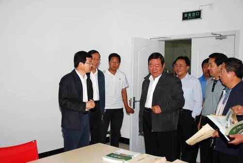 市委书记李建华等领导调研千赢国际种业先锋良种有限公司