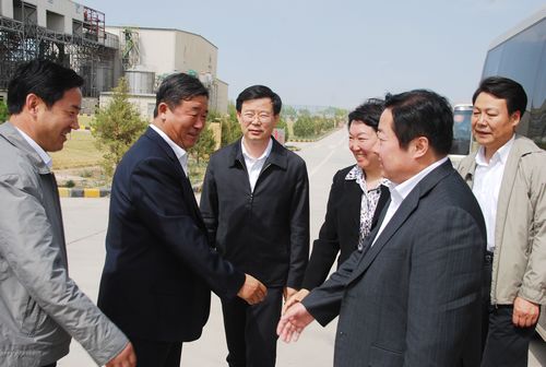 平凉市党政考察团来千赢国际种业参观考察