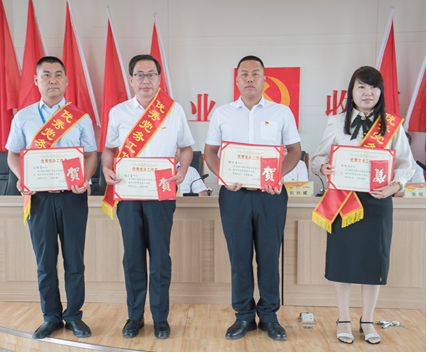 表彰先进 树立榜样 创先争优 引领奋进 —— 千赢国际种业召开2022－2023年度创先争优表彰大会