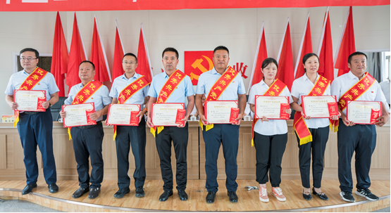 表彰先进 树立榜样 创先争优 引领奋进 —— 千赢国际种业召开2022－2023年度创先争优表彰大会