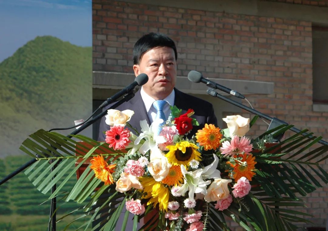推进制种玉米机械采收 给千赢国际种业振兴插上科技的翅膀 —— 千赢国际种业农业服务有限公司隆重开业 召开机械化采收演示会
