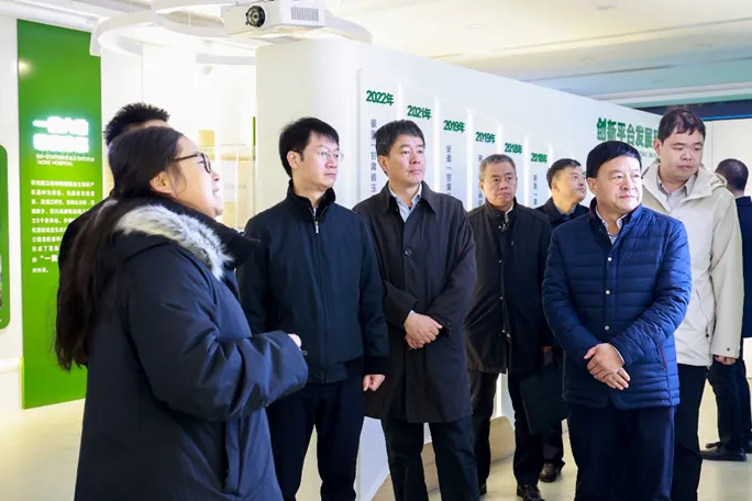 中国建设银行股份有限公司领导一行来千赢国际种业调研